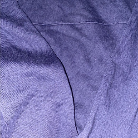 Never Worn Large Navy Under Armour Sweatshirt - Picture 4 of 5